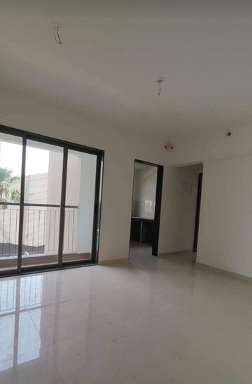 Room in 2 BHK Apartment at Lodha Amara, Kolshet Road – for Sale