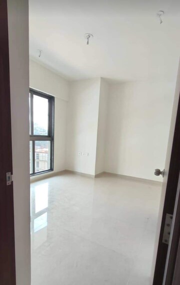Room in 2 BHK Apartment at Lodha Amara, Kolshet Road – for Sale