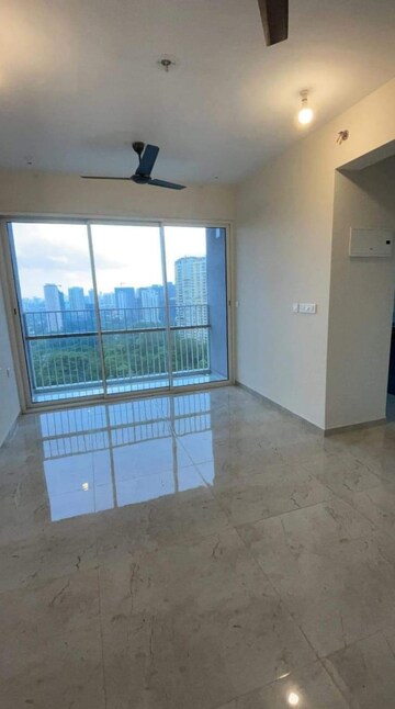 Room in 2 BHK Apartment at Lodha Amara, Kolshet Road – for Sale