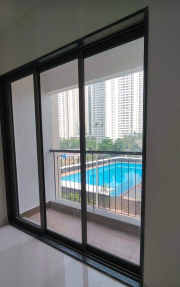 Room in 2 BHK Apartment at Lodha Amara, Kolshet Road – for Sale