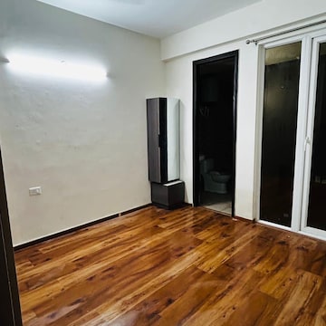 Room in 2 BHK Apartment at Signature Global City, Sector 37d – for Sale