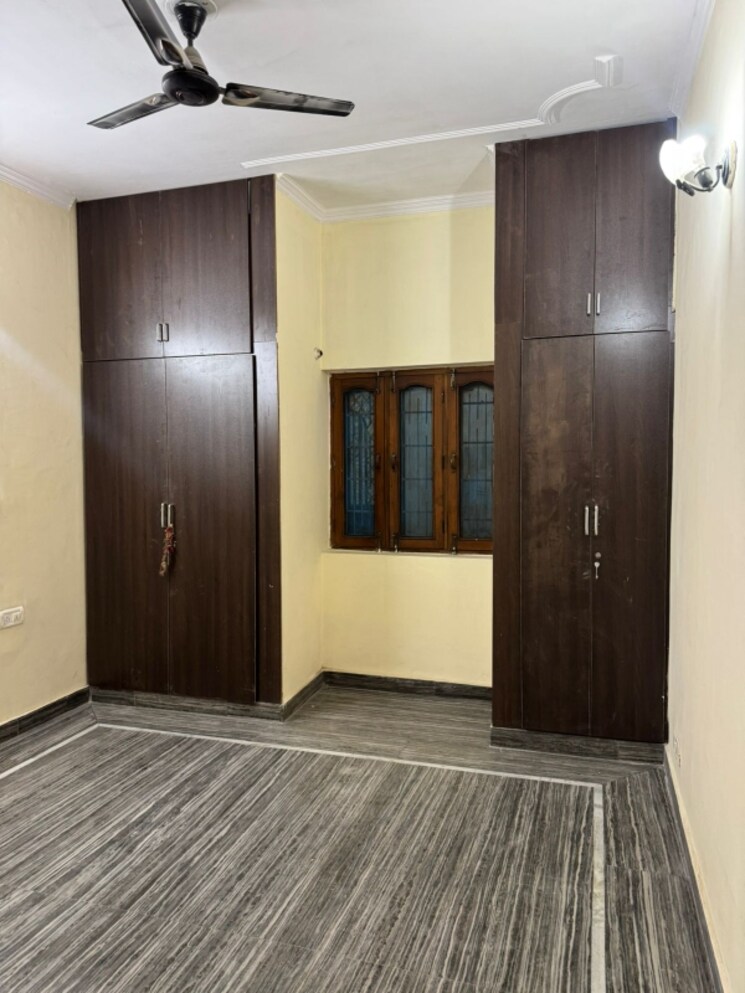Room, green fields colony 3 Bedroom 1800 Sq.Ft. Builder Floor In Green Fields Colony Faridabad 7774660