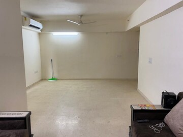 Room in 3 BHK Apartment at DLF The Skycourt, Sector 86 – for Sale