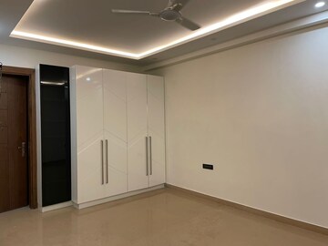 Room in 4 BHK Builder Floor at Sushant Lok I – for Rent