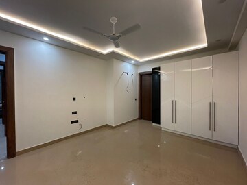 Room in 4 BHK Builder Floor at Sushant Lok I – for Rent