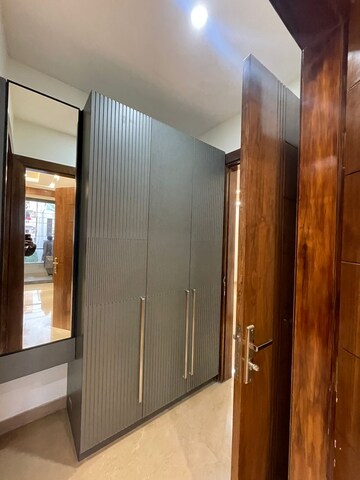 Furnished Amenities in 4 BHK Builder Floor at Sushant Lok I – for Rent