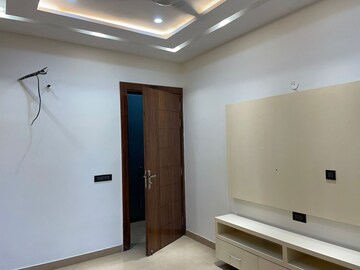 Furnished Amenities in 4 BHK Builder Floor at Sushant Lok I – for Rent