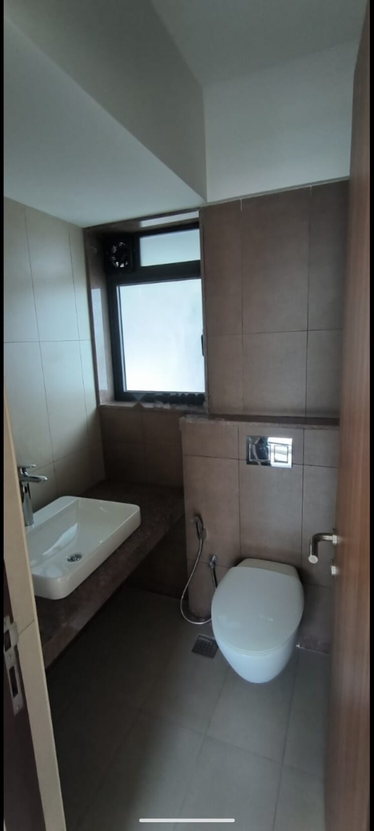 Bathroom, shapoorji-pallonji-vicinia 2 Bedroom 755 Sq.Ft. Apartment In Powai Mumbai 7775012