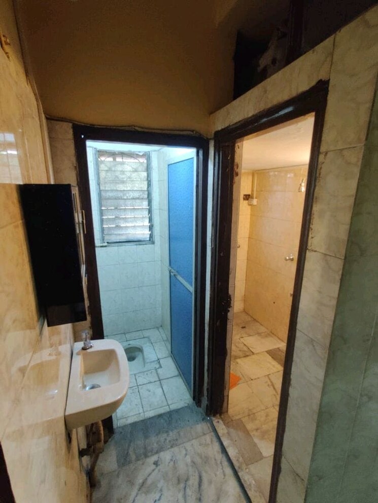 Bathroom, indradhanu-palace-chs 2 Bedroom 830 Sq.Ft. Apartment In Uthalsar Thane 7775045