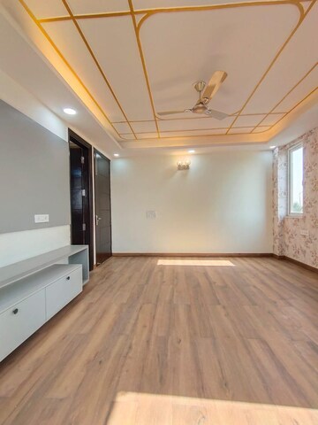 Room in 3.5 BHK Builder Floor at Ansal API Versalia, Sector 67a – for Sale