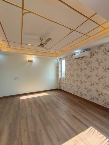 Room in 3.5 BHK Builder Floor at Ansal API Versalia, Sector 67a – for Sale