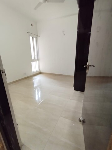 Room in 3.5 BHK Apartment at Gaur City 2 - 16th Avenue, Sector 16c Greater Noida – for Sale