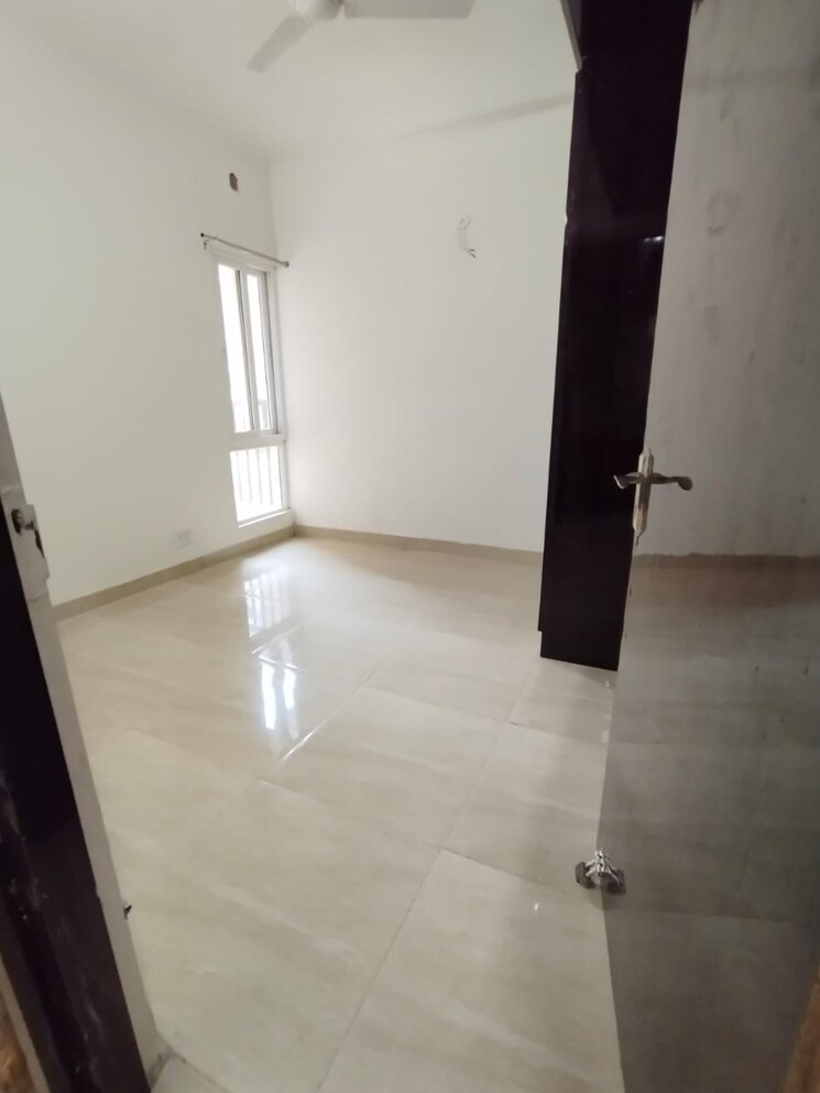 Room, gaur-city-2-16th-avenue 3.5 Bedroom 1600 Sq.Ft. Apartment In Sector 16c Greater Noida Greater Noida 7775662