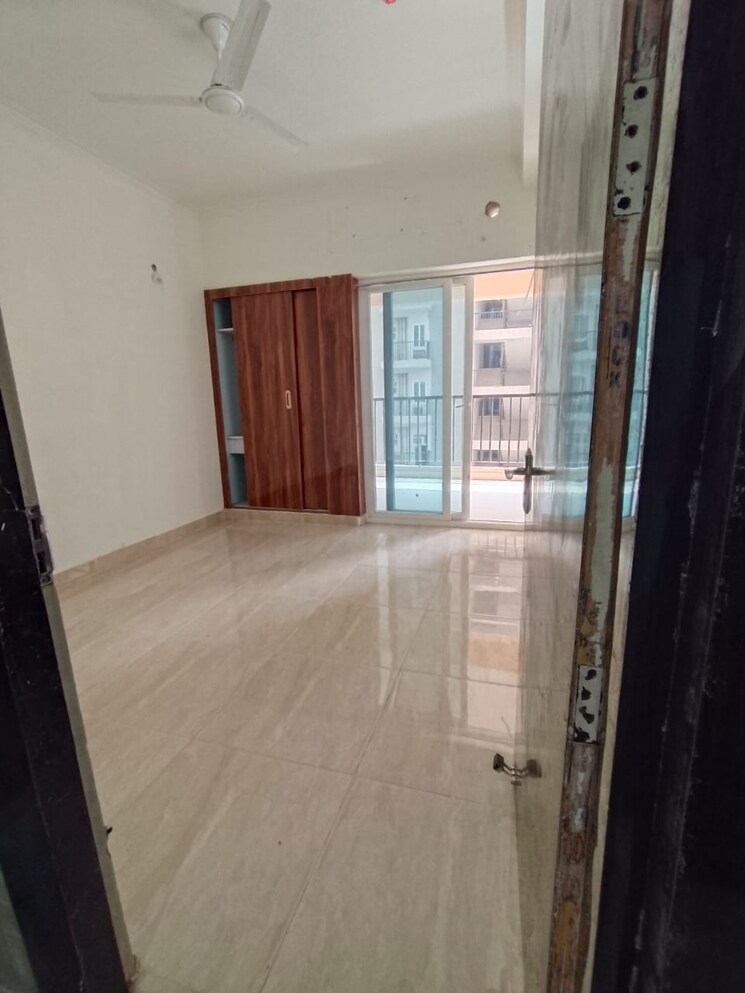 Room, gaur-city-2-16th-avenue 3.5 Bedroom 1600 Sq.Ft. Apartment In Sector 16c Greater Noida Greater Noida 7775662