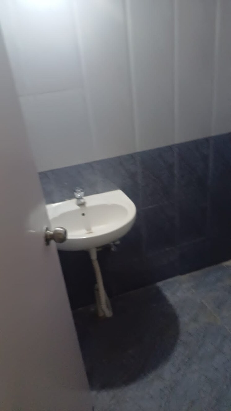 Bathroom, belvalkar-chaitrangan 1 Bedroom 560 Sq.Ft. Apartment In Katraj Pune 7775723