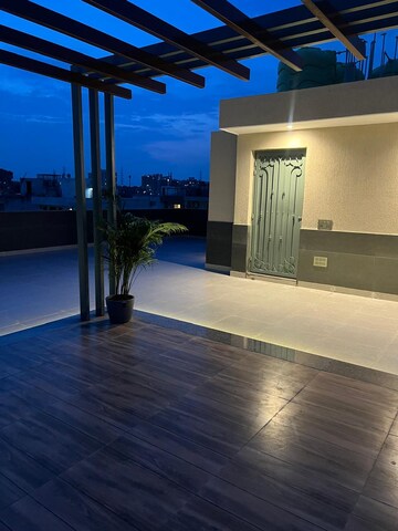 Room in 4 BHK Builder Floor at Sector 21c – for Sale