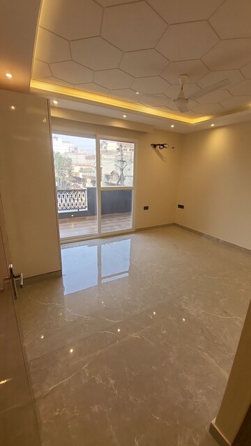 Room in 4 BHK Builder Floor at Sector 21c – for Sale
