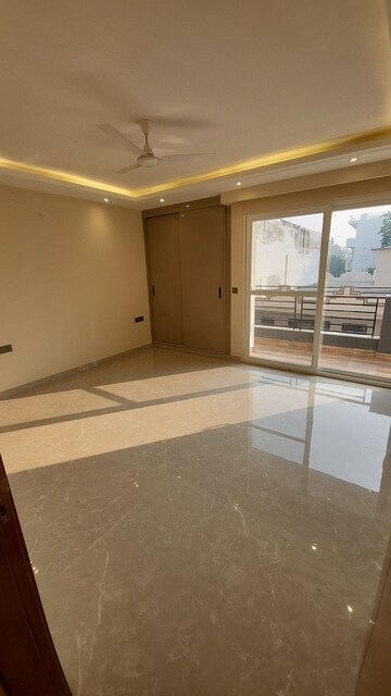 Room in 4 BHK Builder Floor at Sector 21c – for Sale