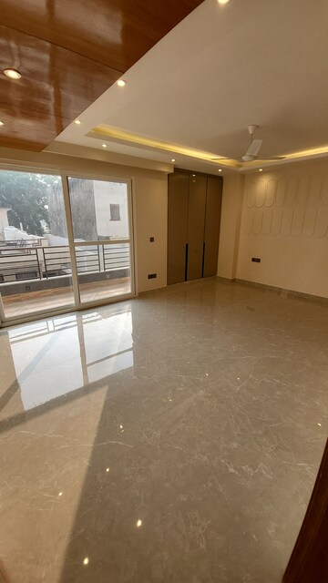 Room in 4 BHK Builder Floor at Sector 21c – for Sale