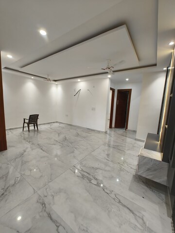 Room in 3 BHK Builder Floor at BPTP Parkland Pride, Sector 77 – for Sale