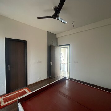 Furnished Amenities in 4 BHK Villa at BPTP Amstoria, Sector 102 – for Sale