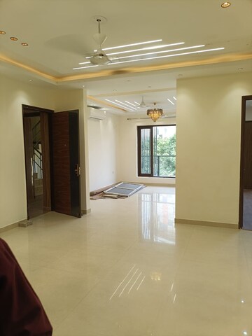 Room in 3 BHK Builder Floor at SS Aaron Ville, Sector 48 – for Sale