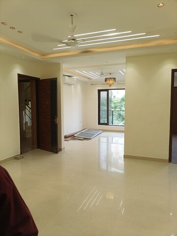 Room in 3 BHK Builder Floor at SS Aaron Ville, Sector 48 – for Sale