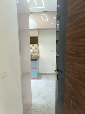 Building Lobby in 3 BHK Builder Floor at SS Aaron Ville, Sector 48 – for Sale