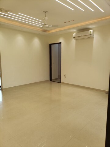 Room in 3 BHK Builder Floor at SS Aaron Ville, Sector 48 – for Sale