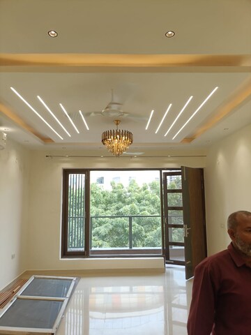 Living Room in 3 BHK Builder Floor at SS Aaron Ville, Sector 48 – for Sale