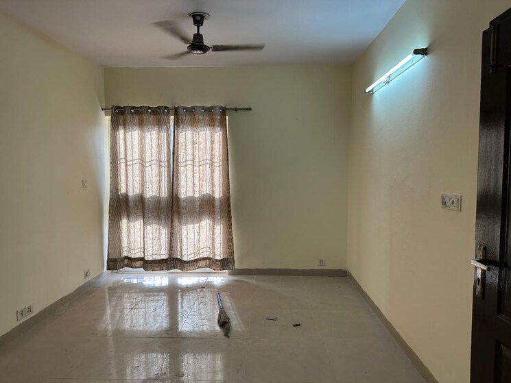 Living Room, bptp-park-floors-ii 3 Bedroom 2250 Sq.Ft. Builder Floor In Sector 76 Faridabad 7776346