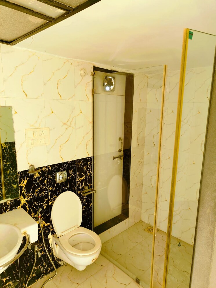 Attached Bathroom, harisiddhi-height 3 Bedroom 1350 Sq.Ft. Apartment In Worli Mumbai 7776538