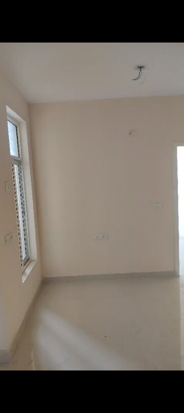 Room in 2 BHK Apartment at Mehak Jeevan, Raj Nagar Extension – for Rent