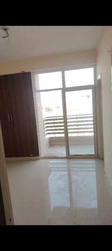 Room in 2 BHK Apartment at Mehak Jeevan, Raj Nagar Extension – for Rent