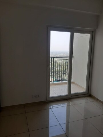 Room in 2 BHK Apartment at Gulshan Botnia, Sector 144 – for Sale