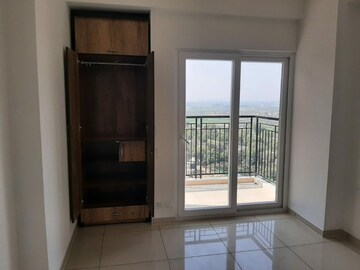 Room in 2 BHK Apartment at Gulshan Botnia, Sector 144 – for Sale