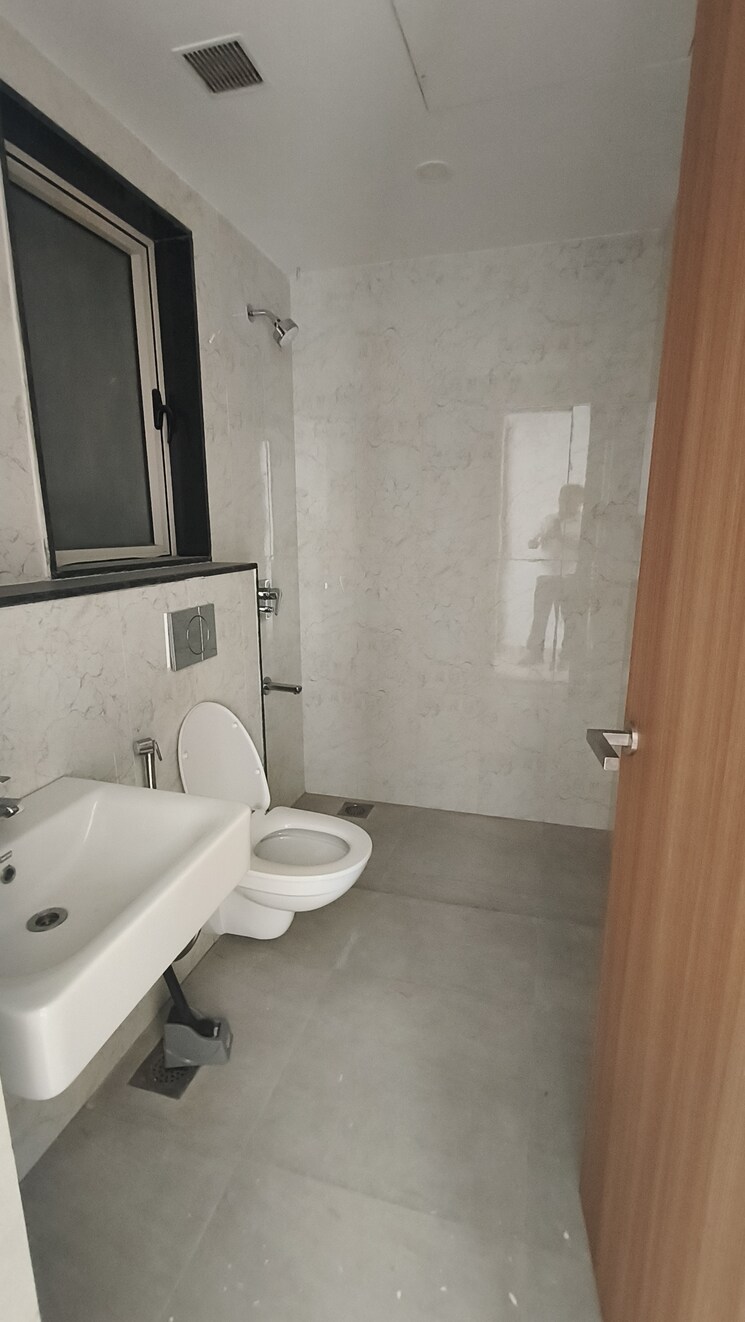 Bathroom, lodha-primo 3 Bedroom 1082 Sq.Ft. Apartment In Parel Mumbai 7777447