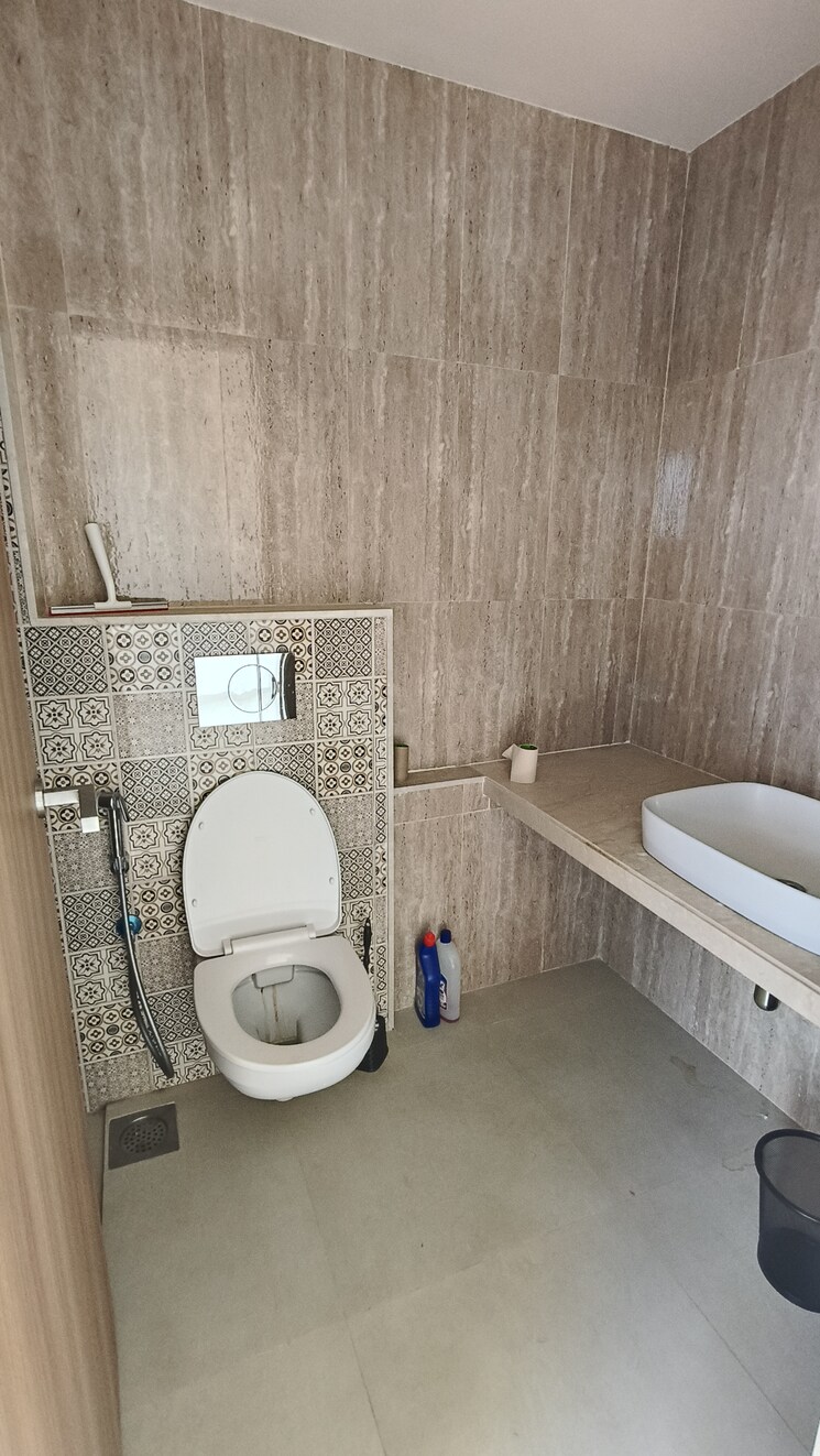 Bathroom, lodha-primo 3 Bedroom 1082 Sq.Ft. Apartment In Parel Mumbai 7777447