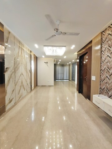 Building Lobby in 4 BHK Builder Floor at Ansal Versalia Avante, Sector 67a – for Sale