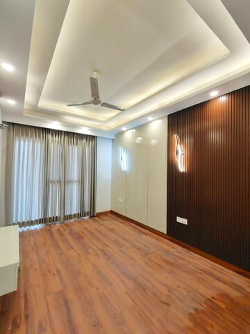Room in 4 BHK Builder Floor at Ansal Versalia Avante, Sector 67a – for Sale