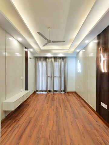 Bedroom in 4 BHK Builder Floor at Ansal Versalia Avante, Sector 67a – for Sale