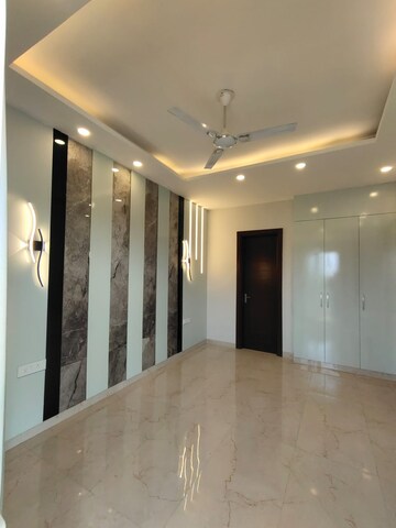 Building Lobby in 4 BHK Builder Floor at Ansal Versalia Avante, Sector 67a – for Sale