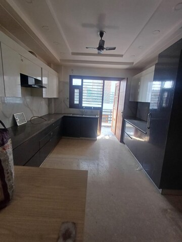 Living Room in 2 BHK Apartment at Bharat Apartment 710, Shalimar Garden – for Rent