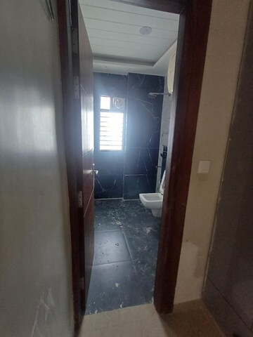 Bathroom in 2 BHK Apartment at Bharat Apartment 710, Shalimar Garden – for Rent