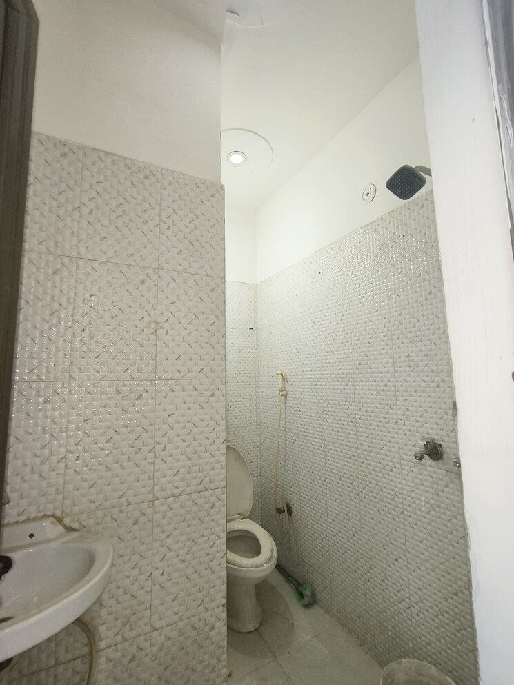 Bathroom, dwarka mor 1 Bedroom 495 Sq.Ft. Builder Floor In Dwarka Mor Delhi 7778205