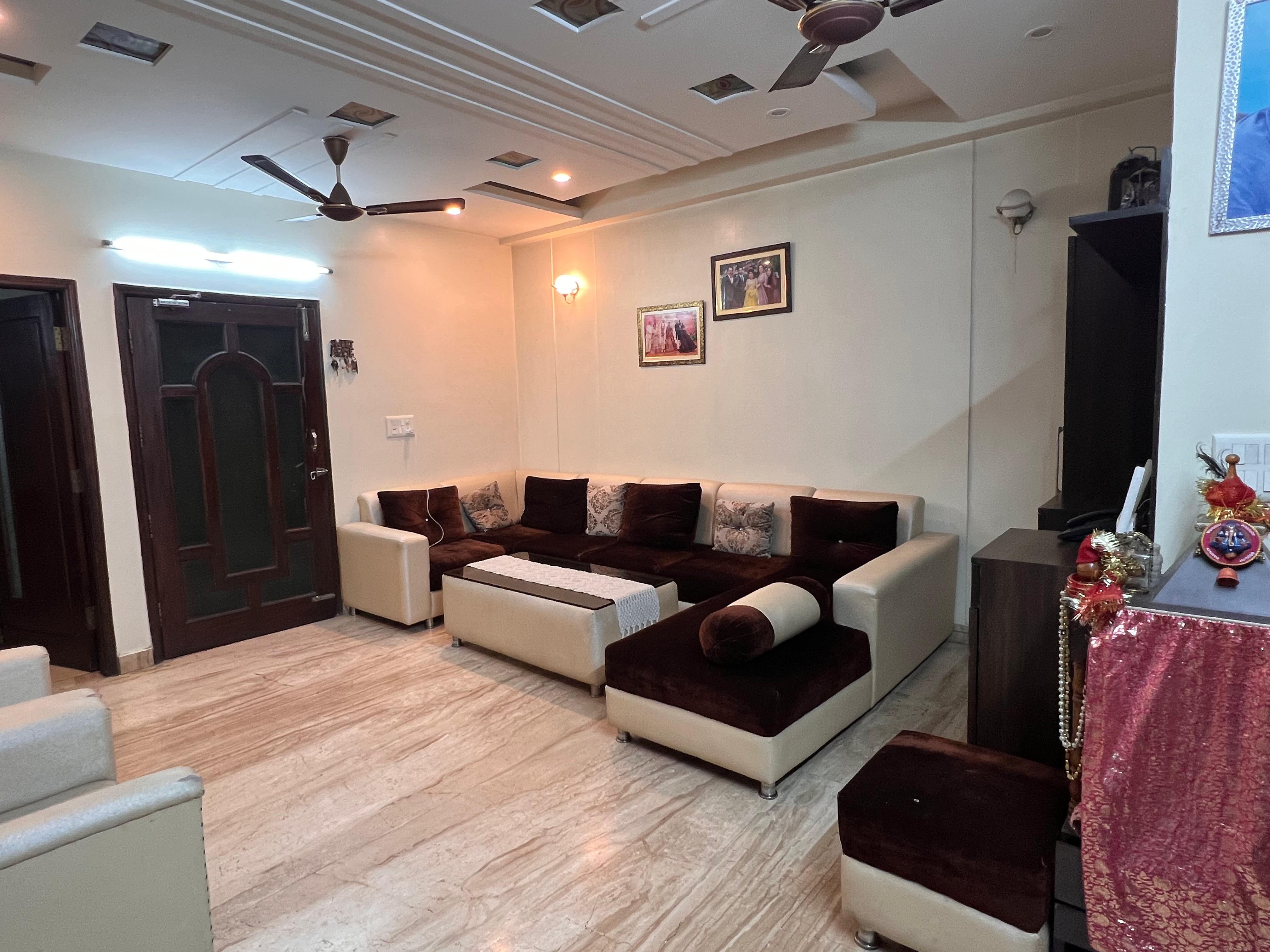 3 BHK + Pooja Room,Study Room Builder Floor For Sale in 150 Gaj Top Floor With ro