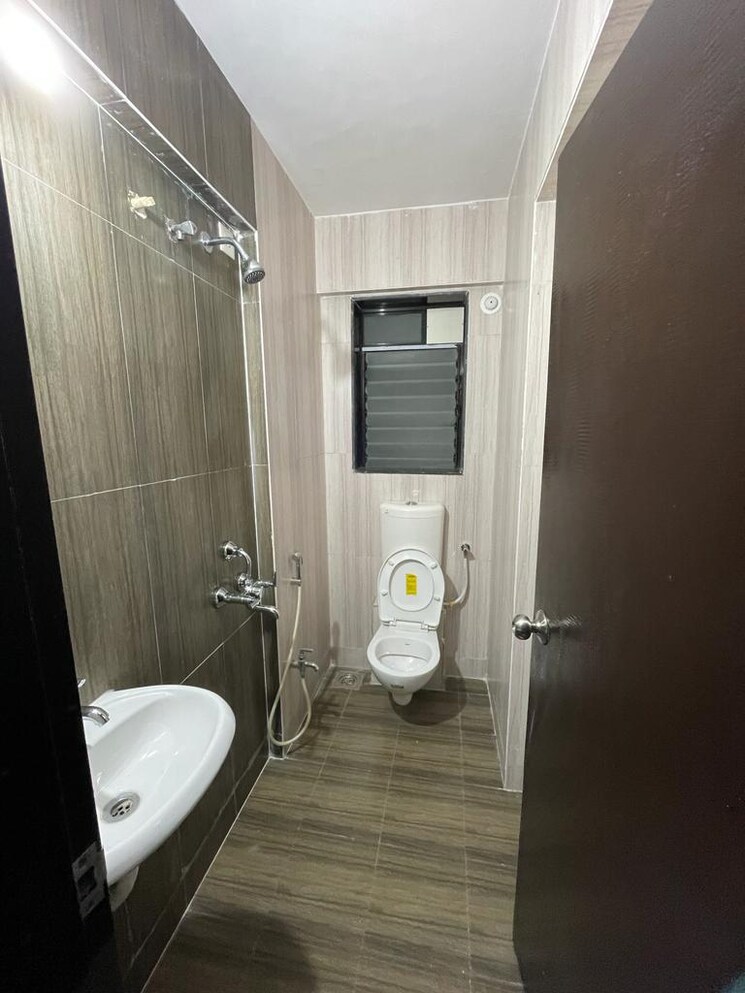 Bathroom, lodha-kolshet 2 Bedroom 735 Sq.Ft. Apartment In Kolshet Road Thane 7778733