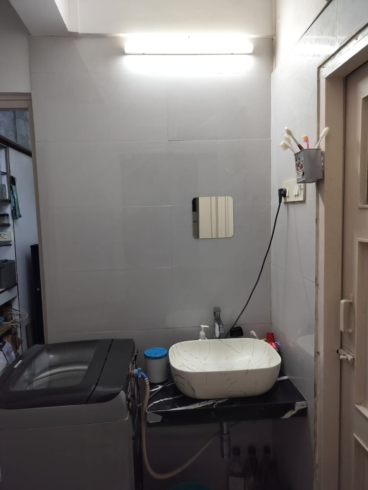 Bathroom, amit-tata-employees-chs 2 Bedroom 900 Sq.Ft. Apartment In Prabhadevi Mumbai 7778876