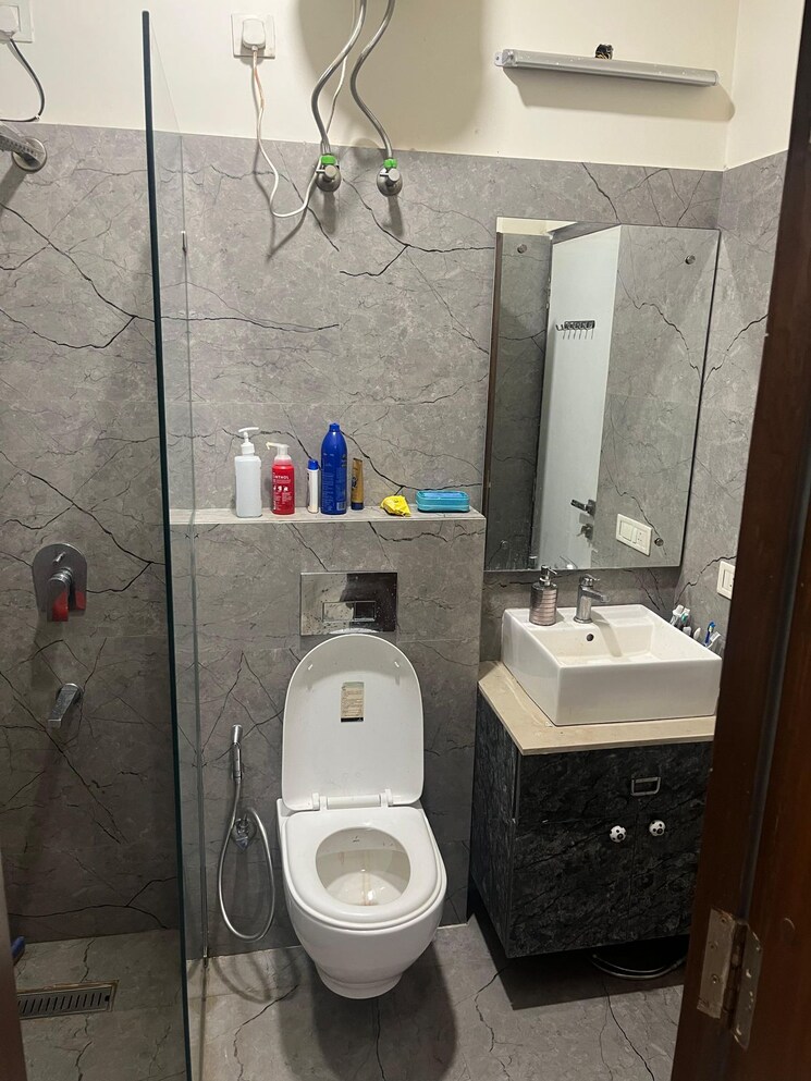 Bathroom, ss-the-lilac 3 Bedroom 1560 Sq.Ft. Apartment In Sector 49 Gurgaon 7779064