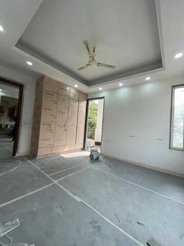 Room in 4 BHK Builder Floor at SS Southend Floors, South City 2 – for Sale